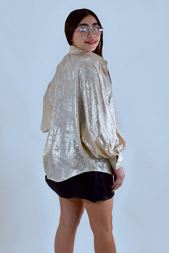 BLUSA ESTILO CAMISA EFECTO METALICO