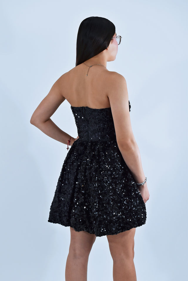 VESTIDO STRAPLESS CON LENTEJUELAS