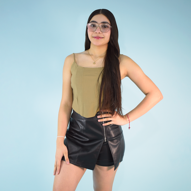 BLUSA ESTILO CORSÉ CON TIRANTES