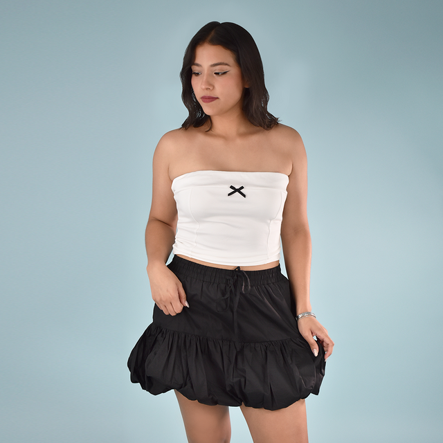 BLUSA STRAPLESS CON MOÑO