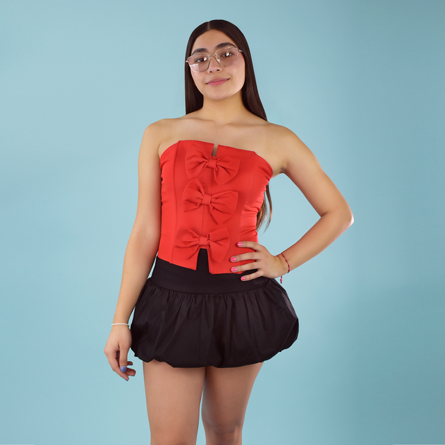 BLUSA STRAPLESS CON MOÑOS